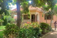 3 Bedrooms house for sale in Munyonyo on half acre at 850m