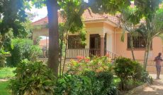 3 Bedrooms house for sale in Munyonyo on half acre at 850m