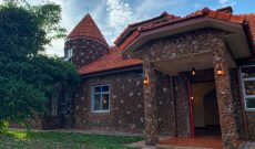 3 bedrooms lake view house for sale in Bweya Kajjansi 25 decimals at 620m shillings