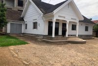 4 bedrooms house for sale in Munyonyo 30 decimals $300,000
