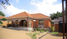 4 bedrooms modern house for sale in Kulambiro 600m