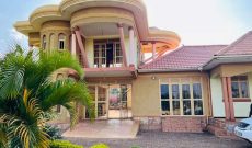 5 bedrooms country home for sale in Gayaza Kiwenda 1.1 acres at 580m