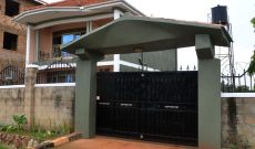 4 bedrooms lake view house for sale in Entebbe at 265m