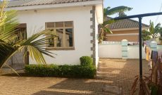 4 bedrooms house for sale in Gayaza 18 decimals of land at 220m