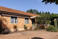 4 bedrooms house for sale in Muyenga 30 decimals at 950m