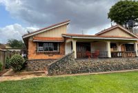 4 bedroom house for sale in Muyenga 25 decimals at 800m