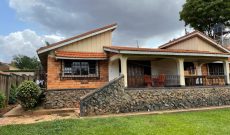 4 bedroom house for sale in Muyenga 25 decimals at 800m