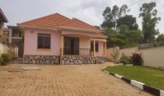 3 bedrooms house for sale in Bwebajja 12 decimals at 190m