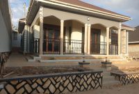 3 bedrooms house for sale in Sonde Hill at 350m