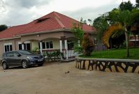4 bedrooms house for sale in Mukono Nakisunga 100x100ft at 180m