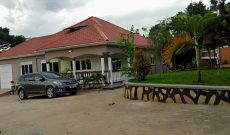 4 bedrooms house for sale in Mukono Nakisunga 100x100ft at 180m