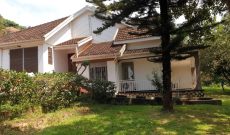 4 bedrooms house for sale in Makindye Kizungu 28 decimals at 950m