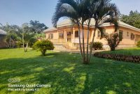 4 bedroom house for sale in Gayaza Ddundu 1 acre at 330m