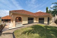 3 bedrooms house for sale in Mutungo 28.3 decimals at $500,000