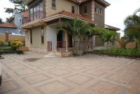 4 bedrooms house for sale in Muyenga $250,000