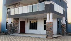 4 bedrooms house for sale in Kyanja with pool at 500m