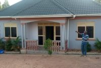 4 bedrooms house for sale in Sissa Entebbe road at 90m