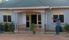 4 bedrooms house for sale in Sissa Entebbe road at 90m