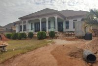 4 bedrooms house for sale in Misindye Namugongo 22 decimals at 300m