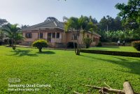 4 bedrooms hosue for sale in Gayaza on 1 acre at 350m