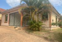 3 bedrooms house for sale in Entebbe 13 decimals at 450m