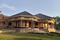 5 bedrooms house for sale in Bulwanyi Nakawuka 3 acres at 730m