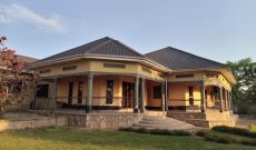 5 bedrooms house for sale in Bulwanyi Nakawuka 3 acres at 730m