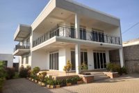 4 bedrooms lake view house for sale in Bweya Kajjansi at 650m