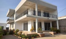 4 bedrooms lake view house for sale in Bweya Kajjansi at 650m