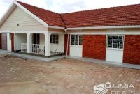 4 bedrooms house for sale in Namuwongo at 400m