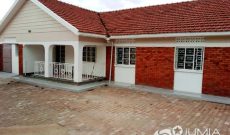 4 bedrooms house for sale in Namuwongo at 400m