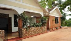 8 bedrooms house for sale in Jinja at 800m