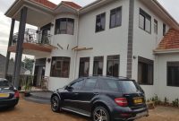 5 bedrooms house for sale in Buziga on 12 decimals at 650m