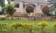 3 bedrooms house for sale in Munyonyo Highway Express 26 decimals at 360m