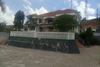 7 bedrooms house for sale in Nsangi 1.5 acres at 2 billion shillings