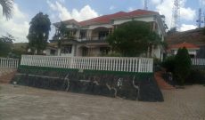 7 bedrooms house for sale in Nsangi 1.5 acres at 2 billion shillings