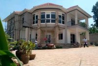 5 bedrooms house for sale in Entebbe with a swimming pool at 800m