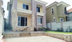 4 bedrooms house for sale in Kira at 470m
