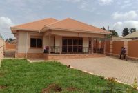 4 bedrooms house for rent in Buwate at 1.5m