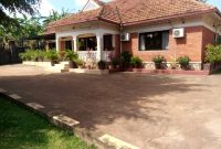 3 bedrooms house for sale in Kiwatule 25 decimals at 650m