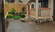 3 bedrooms house for sale in Kiruddu Salaama Road at 250m