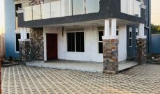 4 bedrooms house for sale in Kyanja with swimming pool at 500m