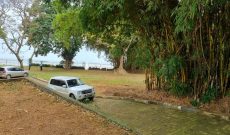 4 acres lake front land for sale in Kawuku at 600m per acre