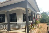 4 bedrooms house for sale in Munyonyo at 450m