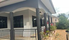 4 bedrooms house for sale in Munyonyo at 450m