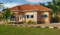 4 bedrooms house for sale in Bwebajja 30 decimals at 750m