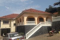 4 bedrooms house for sale in Mutungo hill 28 decimals at 450,000 USD