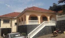 4 bedrooms house for sale in Mutungo hill 28 decimals at 450,000 USD