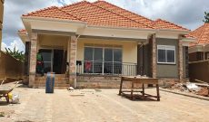 4 bedrooms house for sale in Kira Mamerito road 15 decimals at 450m