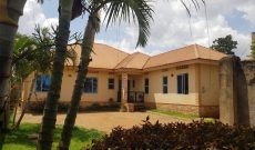 4 bedrooms house for sale in Kyanja 15 decimals at 450m